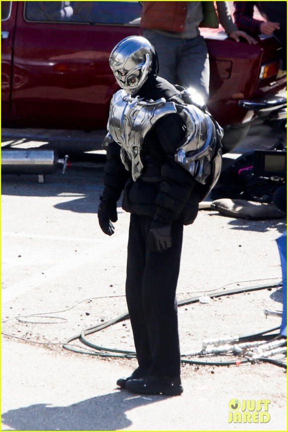 Stars shoot action scenes on the set of 'The Avengers 2' in Italy **USA ONLY**