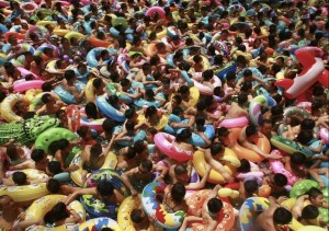 china-crowded-pool-0[10]